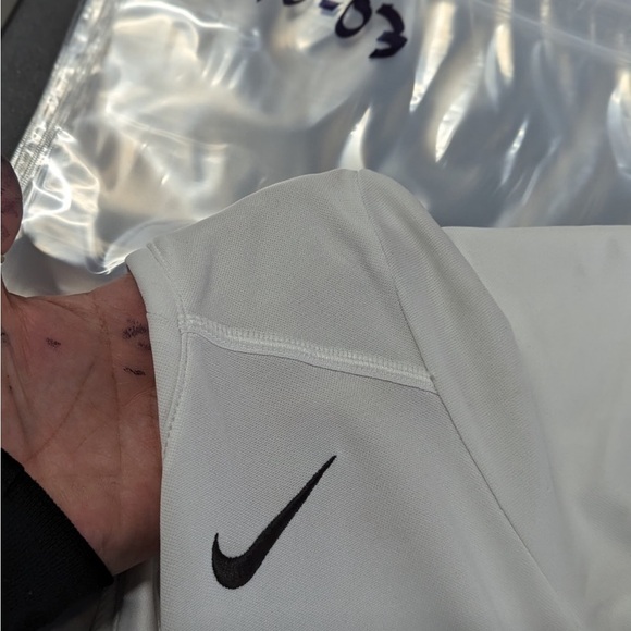 Nikes women’s size small Petite white, and‎ blue bears Shirt Number 15 - Picture 7 of 8